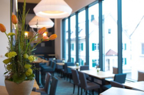 Отель Hotel Gasthof zum Hirsch  Мертинген